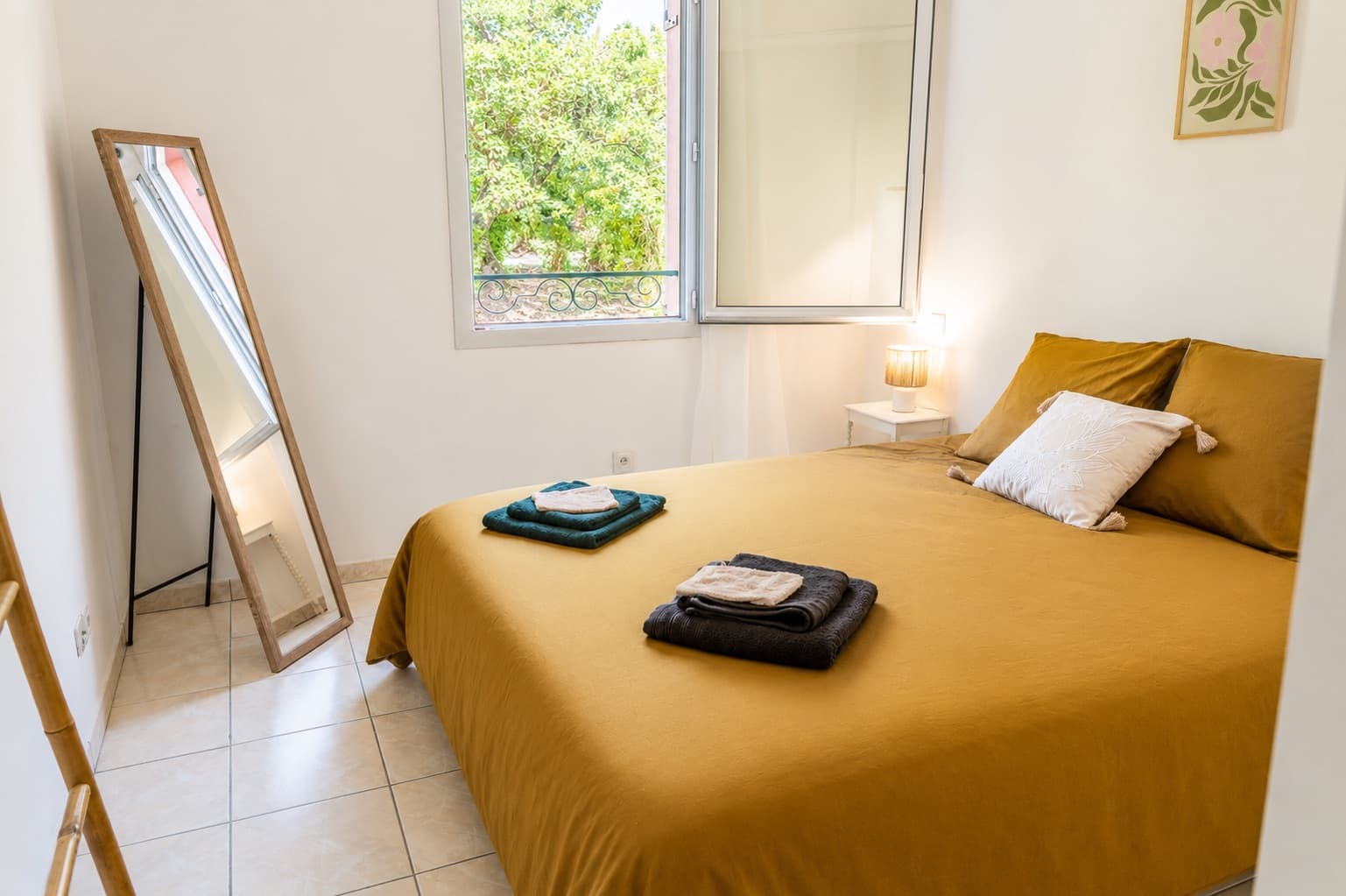 Chambre avec lit double
