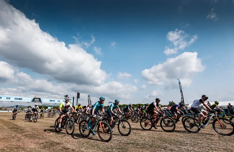 The Roc d'Azur peloton on the tracks of the Base Nature in Fréjus